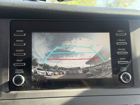 Used 2020 Toyota Sienna L FWD image 16