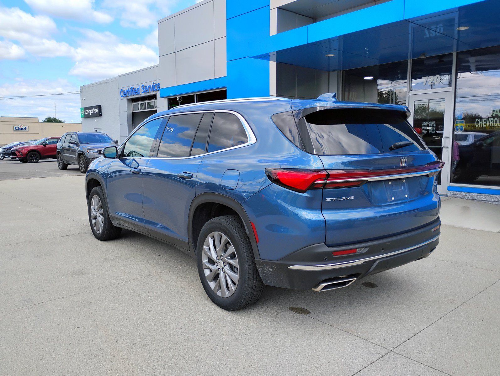 Used 2025 Buick Enclave Preferred FWD image 10