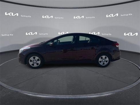 Used 2017 Kia Forte LX image 10