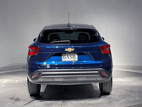 Used 2024 Chevrolet Trax LS w/ LS Convenience Package image 12