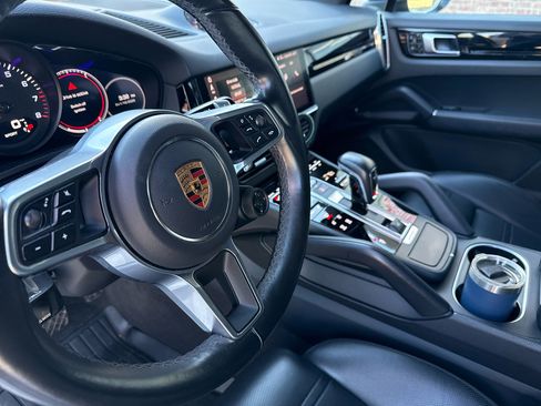 Used 2020 Porsche Cayenne image 29