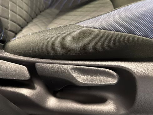 Used 2021 Toyota C-HR XLE image 31