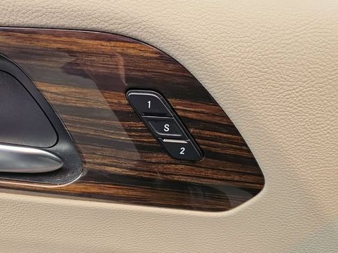 Used 2023 Chrysler Pacifica Limited FWD image 24