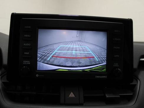 Used 2021 Toyota RAV4 LE image 3