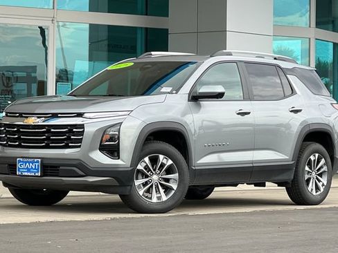 Used 2025 Chevrolet Equinox LT w/ Convenience Package II FWD image 8