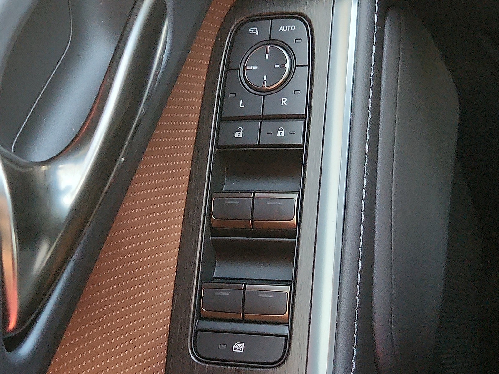 Used 2025 Lexus GX 550 w/ Accessory Package (2T) AWD/4WD image 22