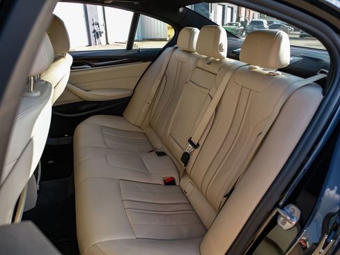 Used 2019 BMW 530e w/ Convenience Package image 38