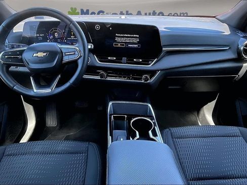 Used 2025 Chevrolet Equinox LT AWD/4WD image 9