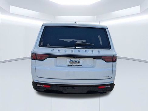 Used 2024 Jeep Wagoneer Series II w/ Flexible Seating Group RWD image 5