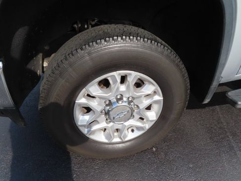 Used 2021 Chevrolet Silverado 3500 LT image 11