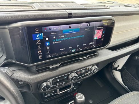 Used 2024 Jeep Gladiator Sport AWD/4WD image 11