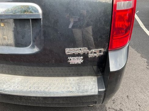 Used 2010 Dodge Grand Caravan SXT image 6