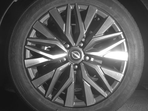 Used 2025 Nissan Altima 2.5 SV FWD image 12