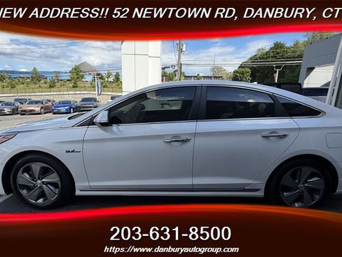 Used 2017 Hyundai Sonata Limited FWD image 2