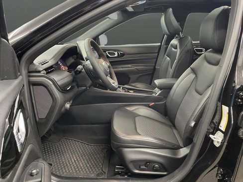 New 2025 Jeep Compass Latitude w/ Sun & Sound Group image 4