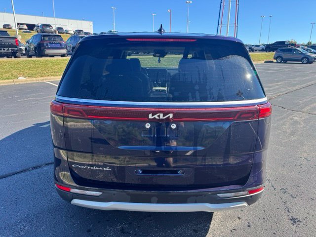 Used 2022 Kia Carnival LX FWD image 4