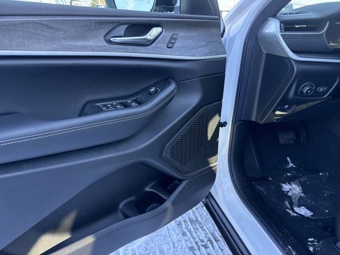 New 2025 Jeep Grand Cherokee L Limited image 20