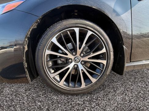 Used 2019 Toyota Camry SE image 14