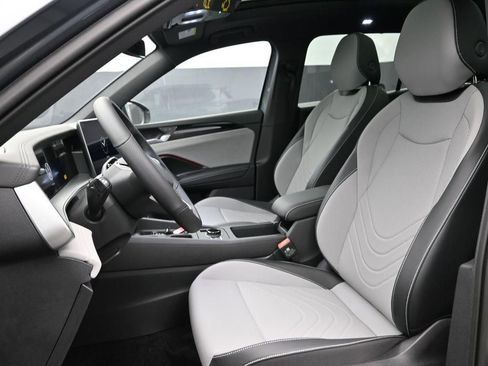 New 2026 Volkswagen Tiguan SE R-Line FWD image 8