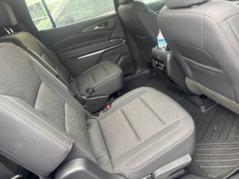 Used 2025 Chevrolet Traverse LT FWD image 10