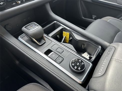 Certified 2025 Nissan Pathfinder SL w/ SL Premium Package image 32