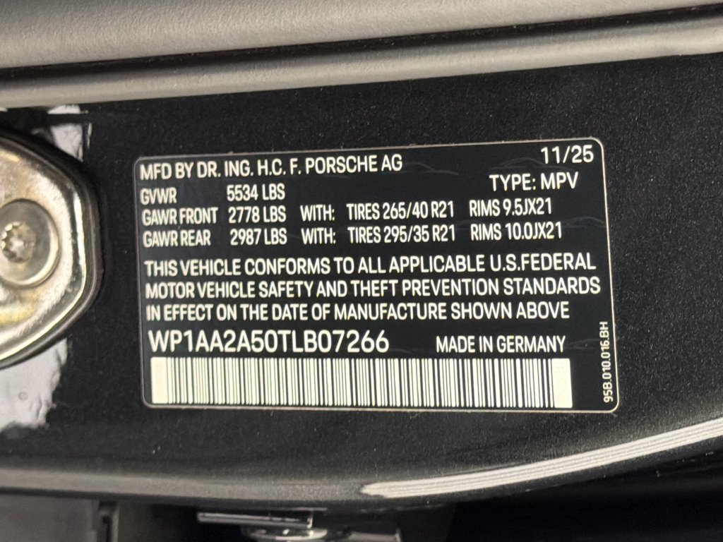 Certified 2026 Porsche Macan AWD/4WD image 27