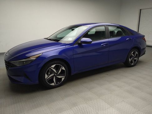 Used 2023 Hyundai Elantra SEL w/ Convenience Package FWD image 2