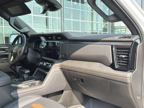 Used 2024 GMC Sierra 1500 AT4 w/ Technology Package AWD/4WD image 18