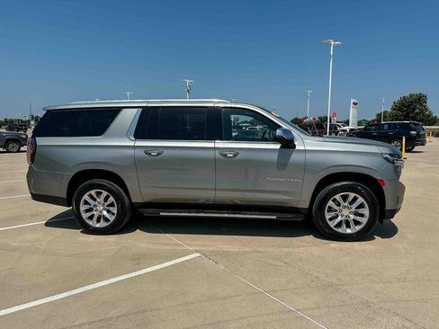 Used 2023 Chevrolet Suburban Premier AWD/4WD image 2