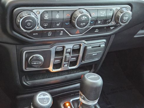 Used 2023 Jeep Gladiator Sport image 22