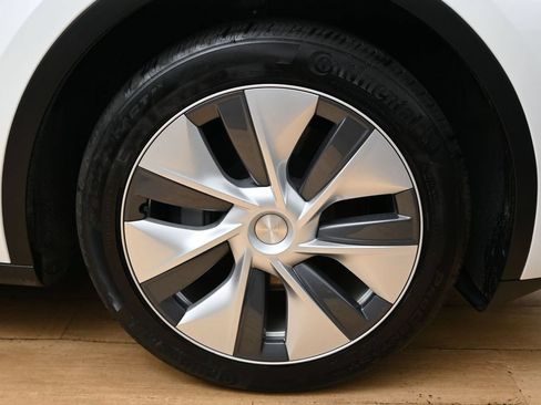Used 2023 Tesla Model Y Long Range AWD/4WD image 13