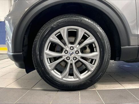 Used 2023 Ford Explorer XLT w/ Equipment Group 202A AWD/4WD image 7