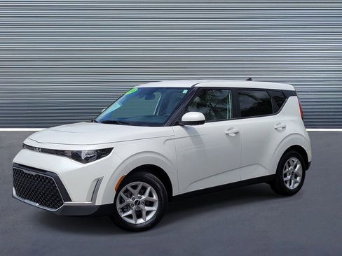 Used 2025 Kia Soul LX w/ LX Technology Package FWD image 1