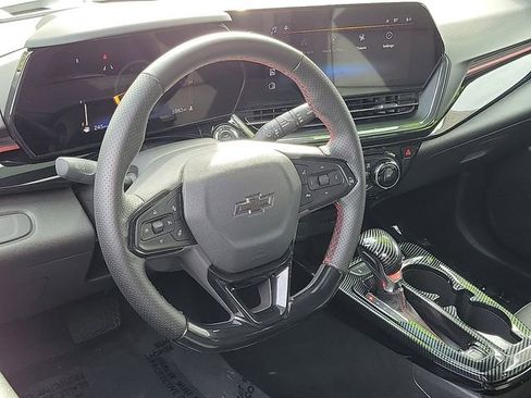 Used 2025 Chevrolet Trax RS w/ Driver Confidence Package image 7