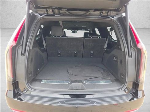 Used 2024 Cadillac Escalade ESV Luxury RWD image 5