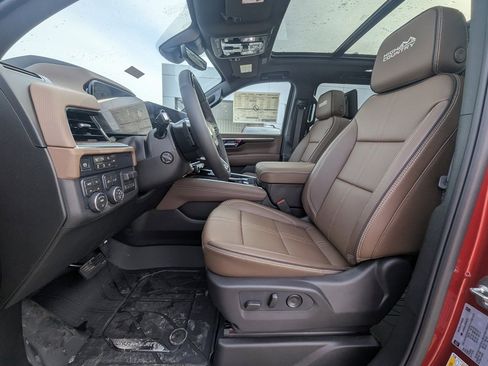 New 2026 Chevrolet Suburban High Country image 12