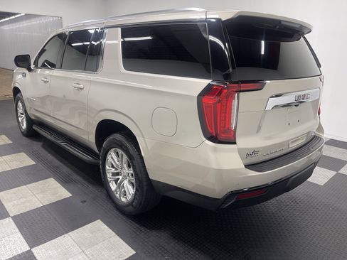 Used 2022 GMC Yukon XL SLE w/ Gmc Pro Safety Plus Package AWD/4WD image 2