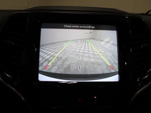 Used 2022 Jeep Cherokee Limited image 5