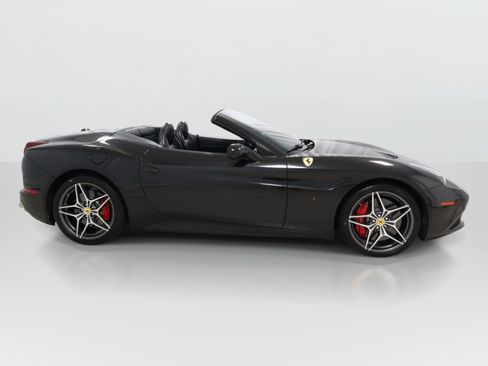 Used 2016 Ferrari California T RWD image 7