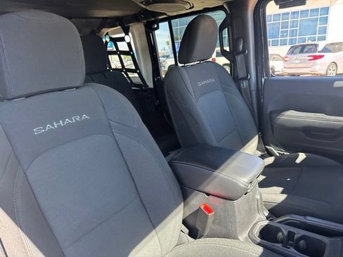 Used 2019 Jeep Wrangler Unlimited Sahara AWD/4WD image 17