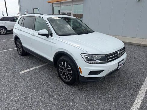 Used 2020 Volkswagen Tiguan SE w/ Panoramic Sunroof Package AWD/4WD image 2