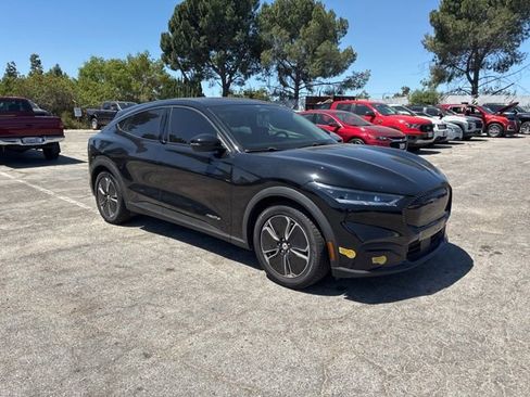 Used 2021 Ford Mustang Mach-E Select w/ Comfort/Appearance Package RWD image 2