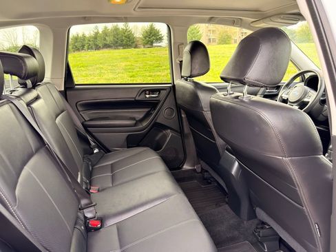 Used 2017 Subaru Forester 2.5i Touring AWD/4WD image 28