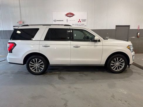 Used 2018 Ford Expedition Limited w/ Equipment Group 301A AWD/4WD image 2
