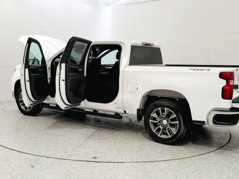 Used 2022 Chevrolet Silverado 1500 LT image 11