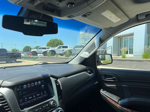 Used 2018 Chevrolet Suburban Premier AWD/4WD image 16