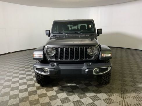 Used 2025 Jeep Gladiator Sport AWD/4WD image 2