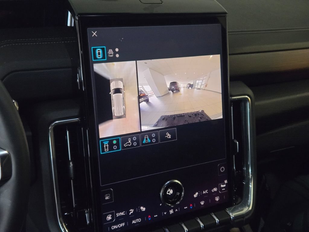 Used 2025 GMC Yukon Denali AWD/4WD image 25