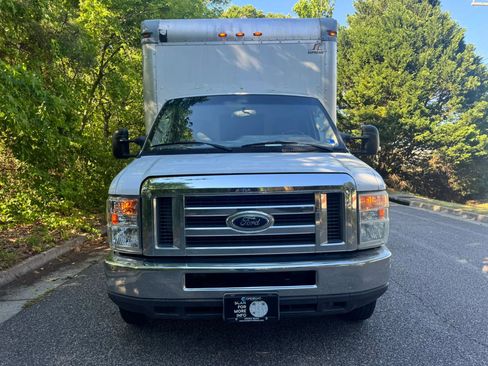 Used 2016 Ford E-350 and Econoline 350 Super Duty RWD image 2