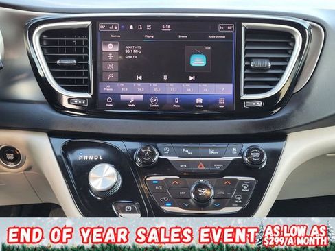 Used 2022 Chrysler Pacifica Touring-L image 22